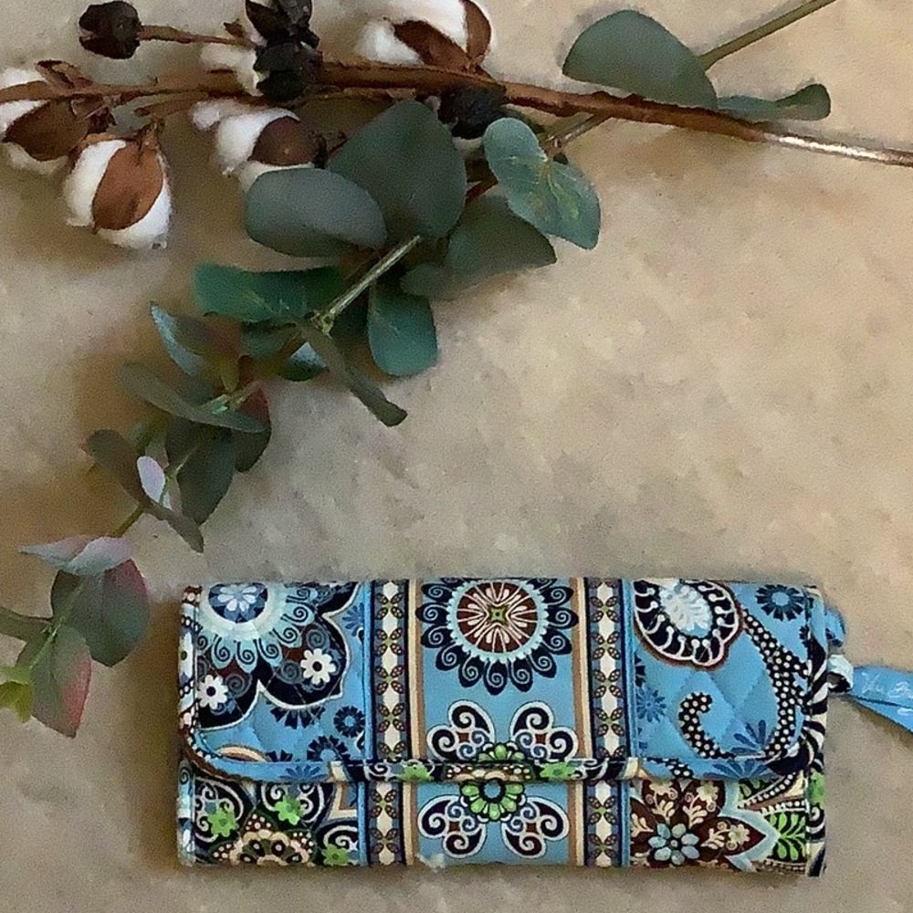 Vera Bradley Bali blue wallet